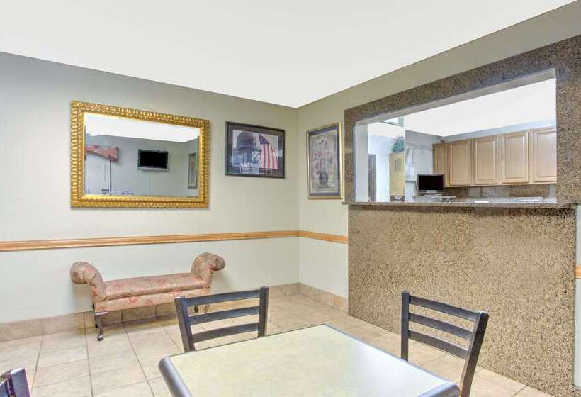 Отель Super 8 By Wyndham Charlottesville