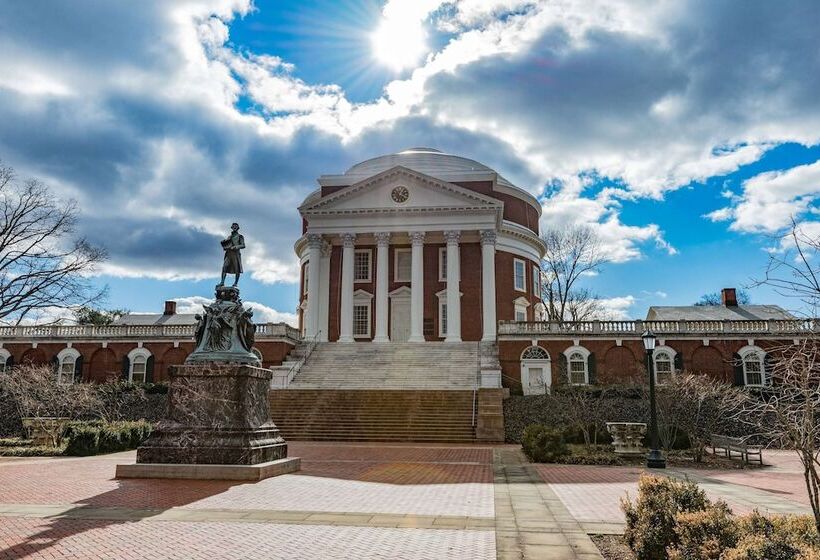 Отель Super 8 By Wyndham Charlottesville