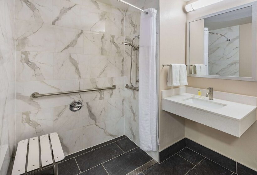 Отель Super 8 By Wyndham Charlottesville