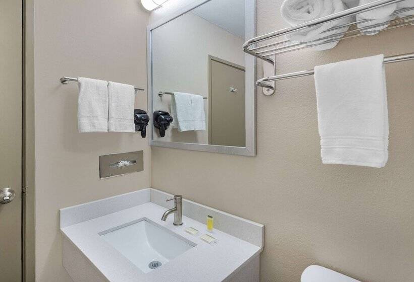 Отель Super 8 By Wyndham Charlottesville