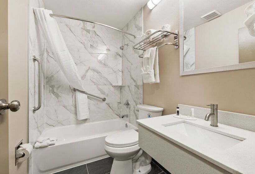 Отель Super 8 By Wyndham Charlottesville