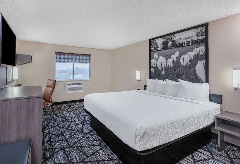 Отель Super 8 By Wyndham Charlottesville