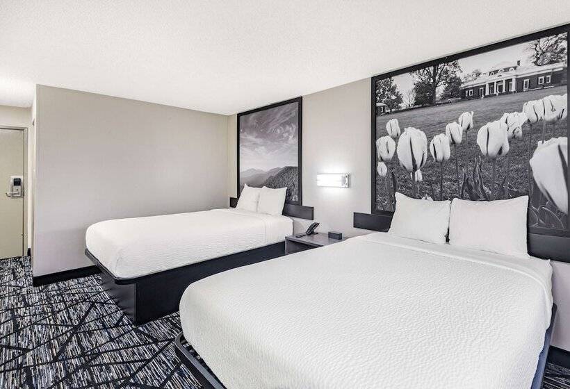 Отель Super 8 By Wyndham Charlottesville