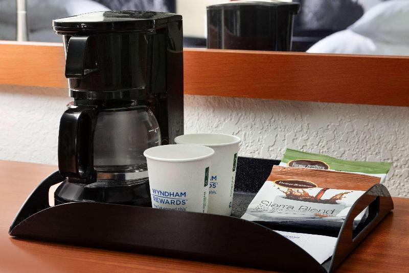 בית מלון כפרי Super 8 By Wyndham Colorado Springs/afa Area