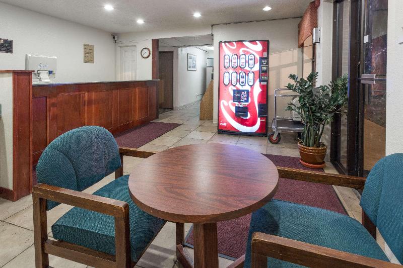 בית מלון כפרי Super 8 By Wyndham Colorado Springs/afa Area