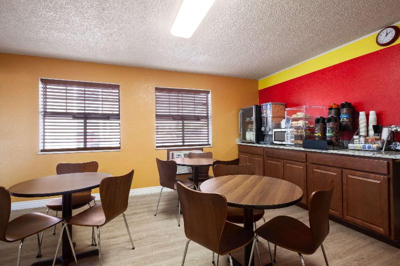 هتل Super 8 By Wyndham Colorado Springs/afa Area