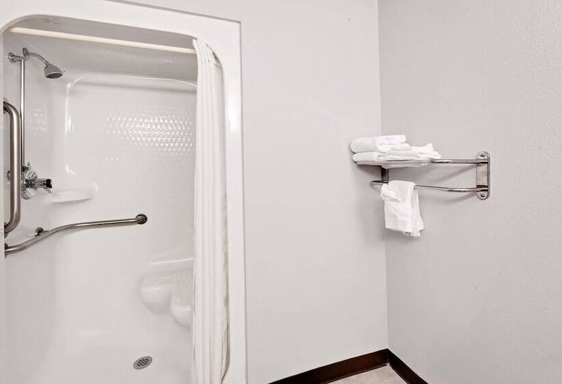 هتل Super 8 By Wyndham Fayetteville