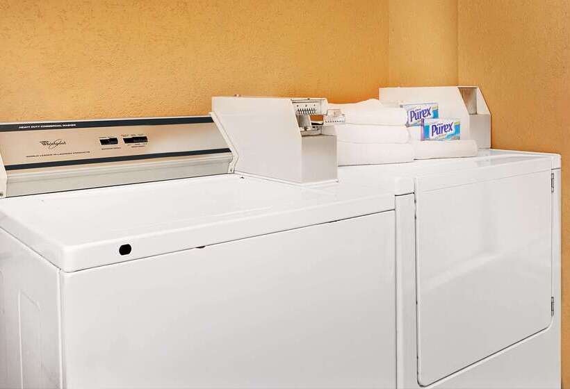 فندق Super 8 By Wyndham Forest Park