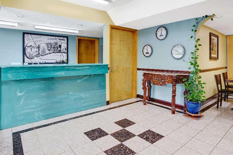 فندق Super 8 By Wyndham Forest Park