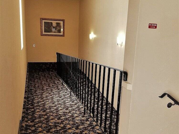 فندق Super 8 By Wyndham Gillette