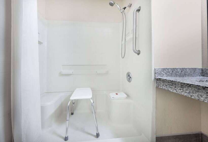 فندق Super 8 By Wyndham Kansas City At Barry Road/airport