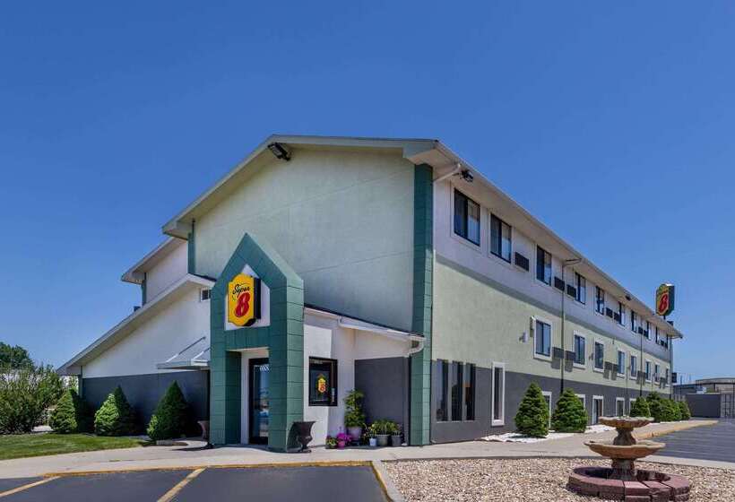 فندق Super 8 By Wyndham Kansas City At Barry Road/airport