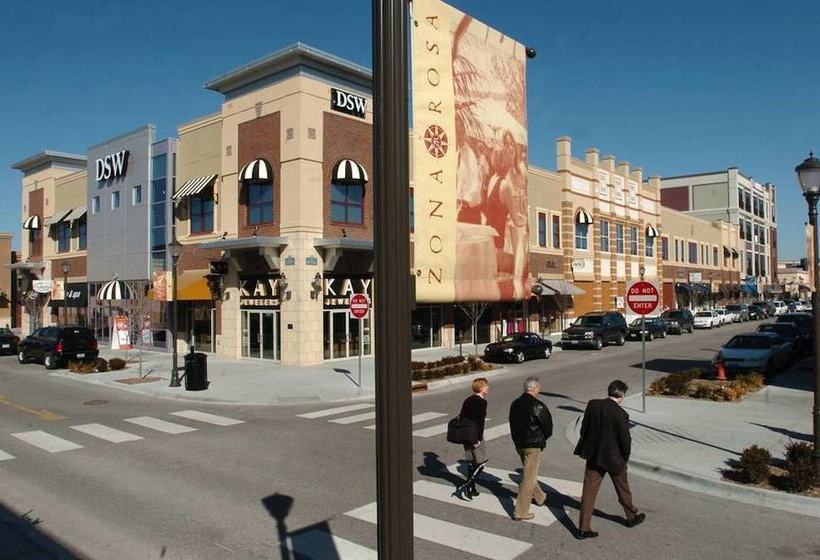 فندق Super 8 By Wyndham Kansas City At Barry Road/airport