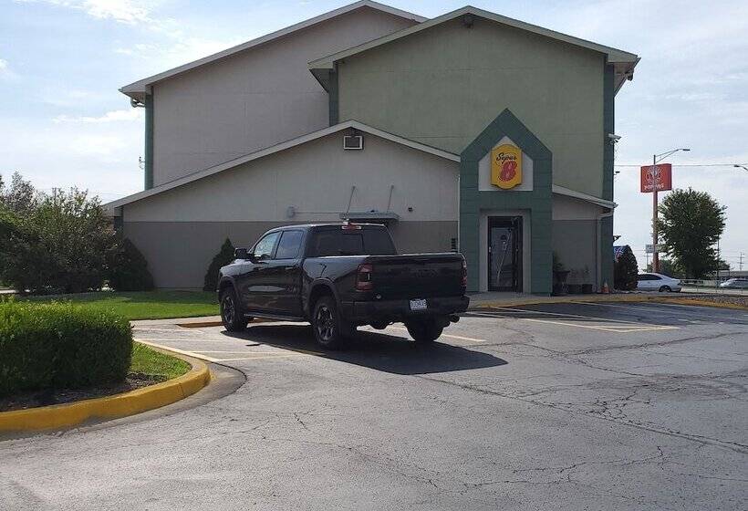 فندق Super 8 By Wyndham Kansas City At Barry Road/airport