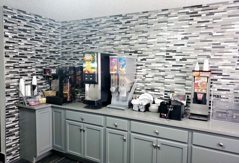 فندق Super 8 By Wyndham Kansas City At Barry Road/airport