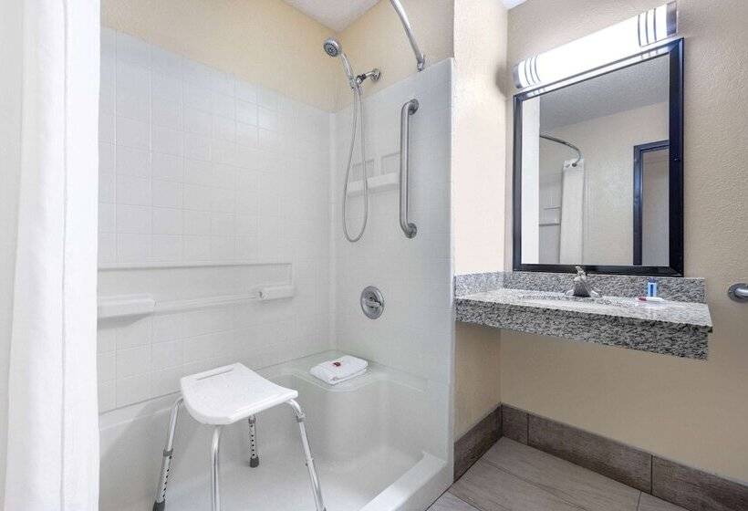 فندق Super 8 By Wyndham Kansas City At Barry Road/airport