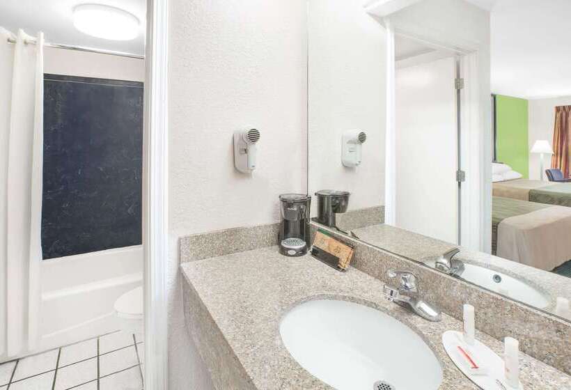 ホテル Super 8 By Wyndham Mobile