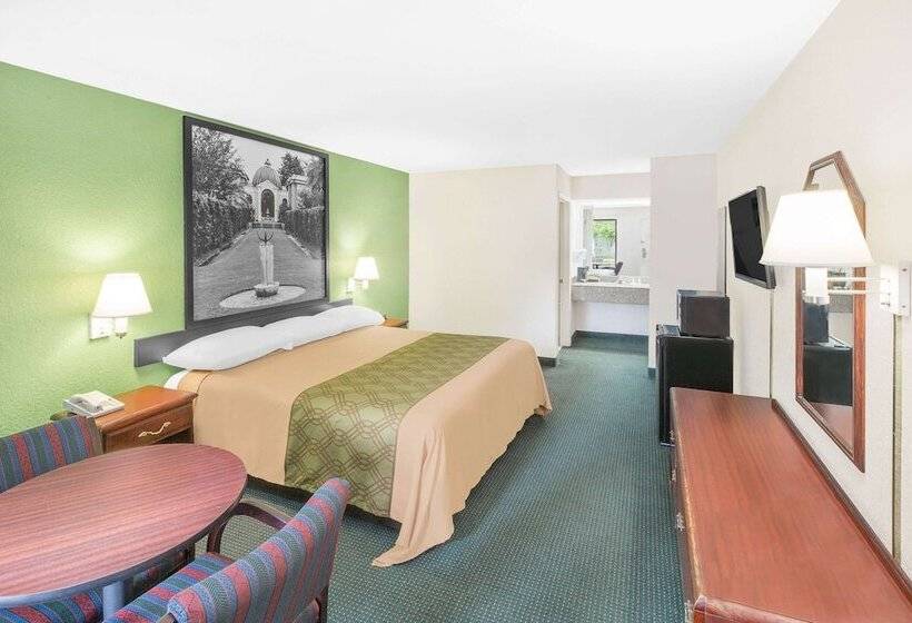 هتل Super 8 By Wyndham Mobile