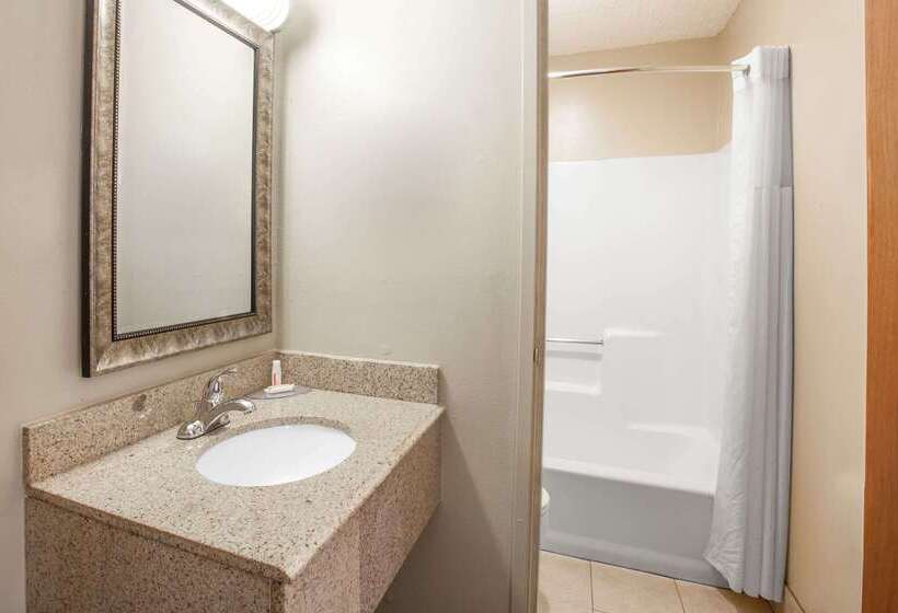 فندق Super 8 By Wyndham Natchitoches