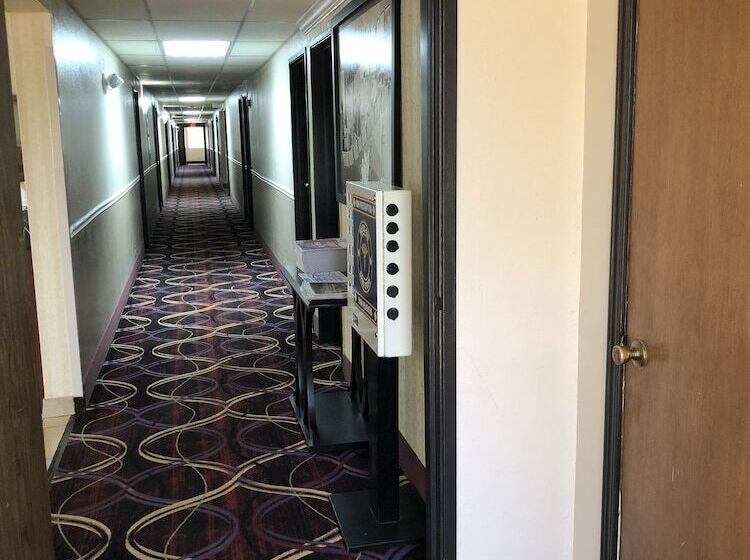 فندق Super 8 By Wyndham Natchitoches