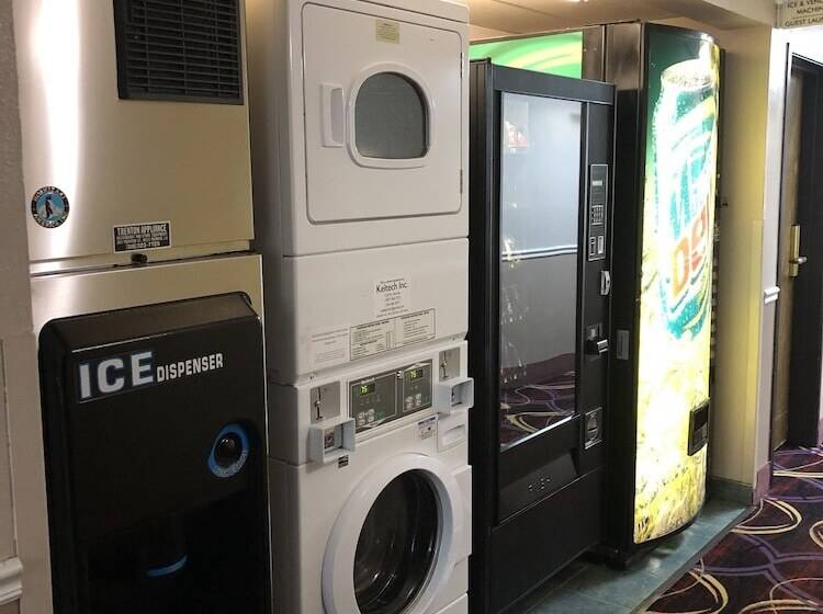 فندق Super 8 By Wyndham Natchitoches