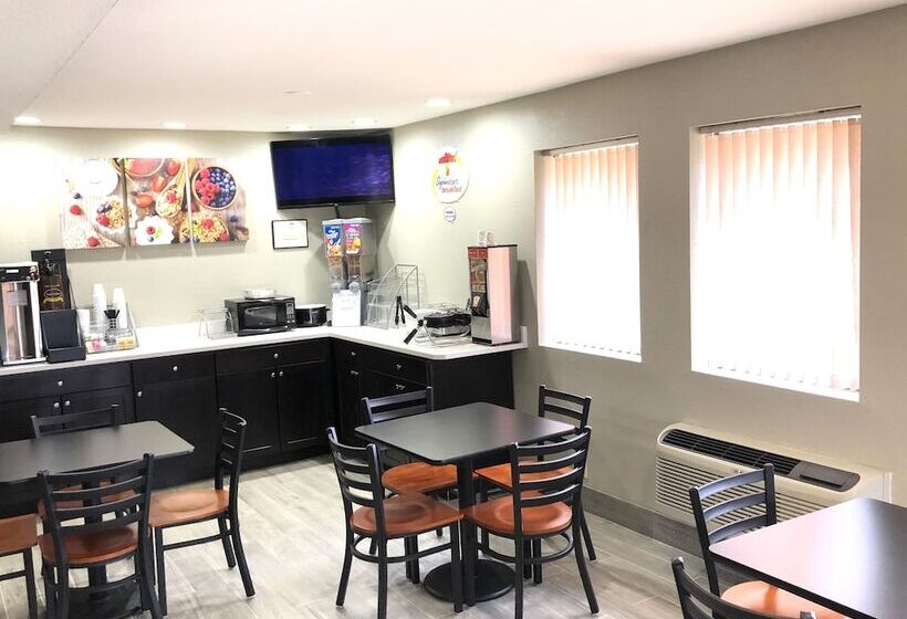 فندق Super 8 By Wyndham Natchitoches