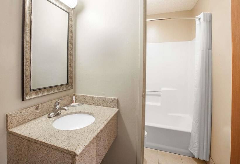 فندق Super 8 By Wyndham Natchitoches