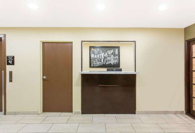 Отель Super 8 By Wyndham National City Chula Vista