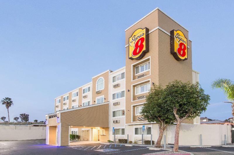 Отель Super 8 By Wyndham National City Chula Vista