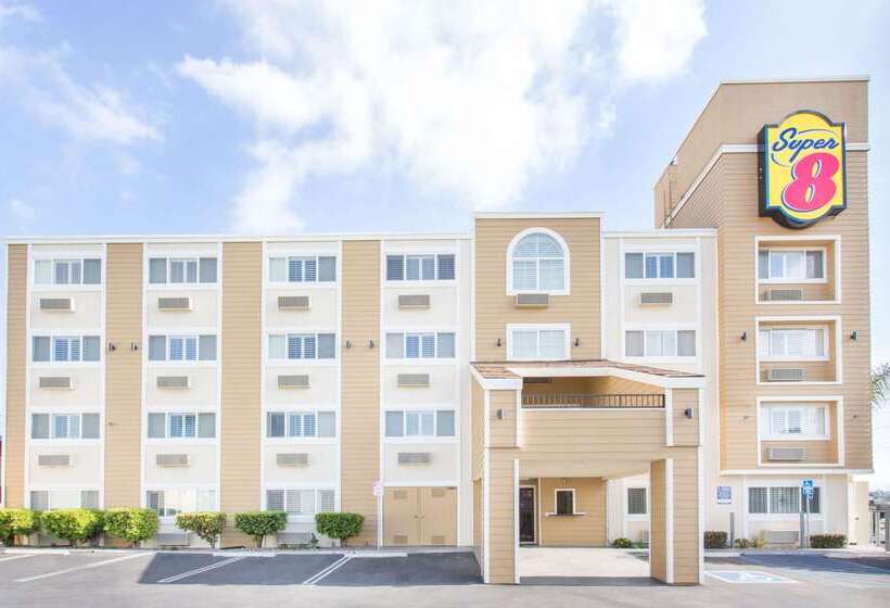 Отель Super 8 By Wyndham National City Chula Vista