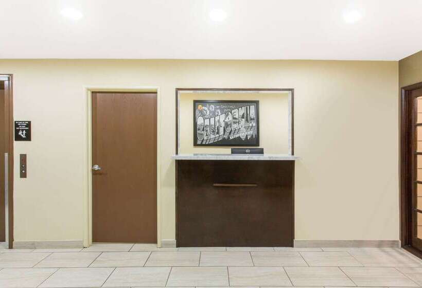 Отель Super 8 By Wyndham National City Chula Vista