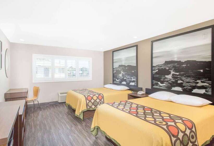 Отель Super 8 By Wyndham National City Chula Vista