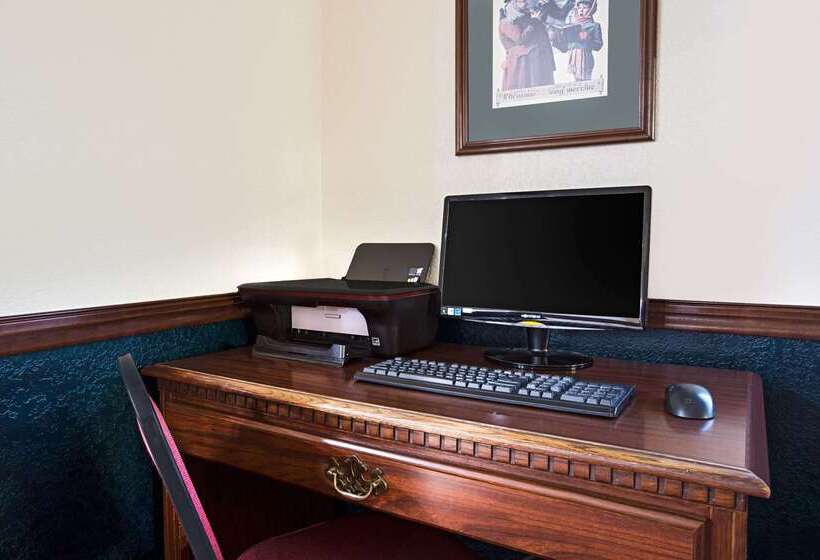 호텔 Super 8 By Wyndham New Hampton