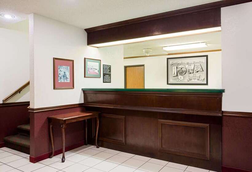 호텔 Super 8 By Wyndham New Hampton