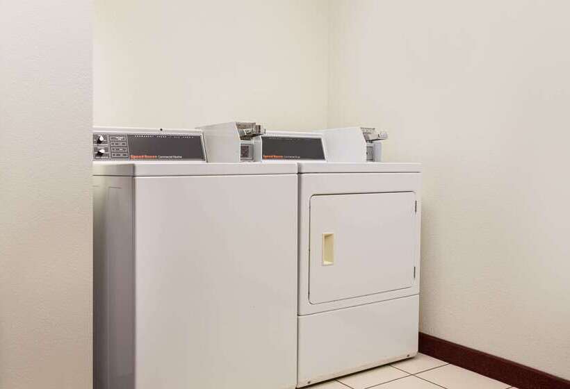 호텔 Super 8 By Wyndham New Hampton