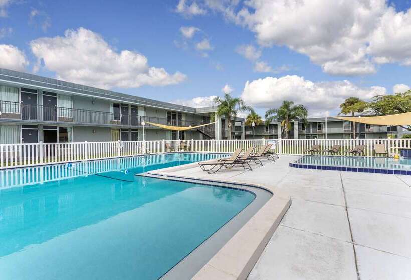 בית מלון כפרי Super 8 By Wyndham Ocala I 75