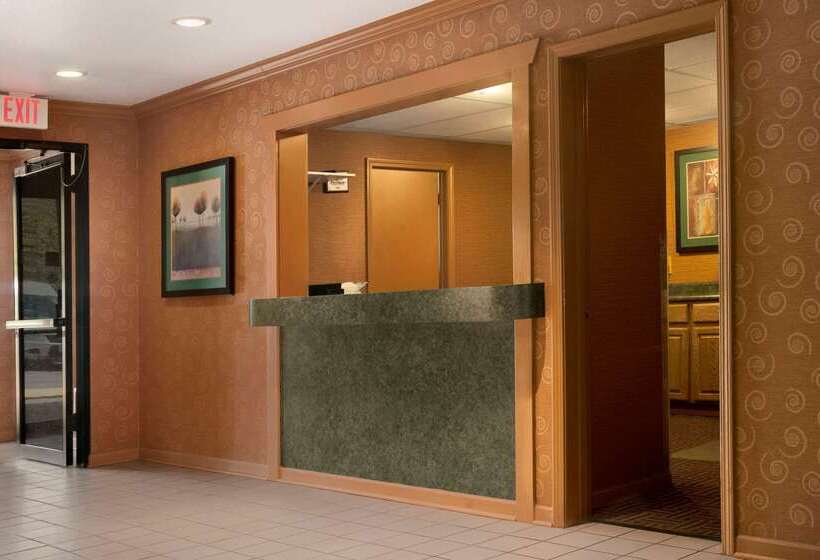 فندق Super 8 By Wyndham Peoria East