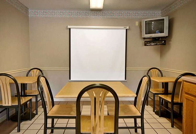 فندق Super 8 By Wyndham Peoria East