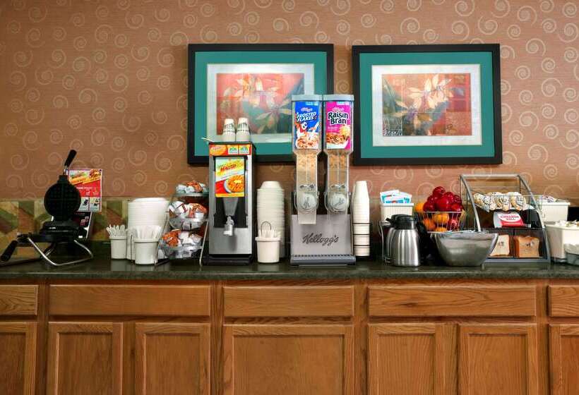 فندق Super 8 By Wyndham Peoria East