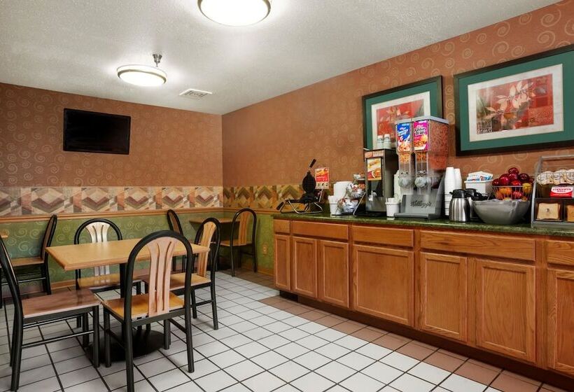 فندق Super 8 By Wyndham Peoria East