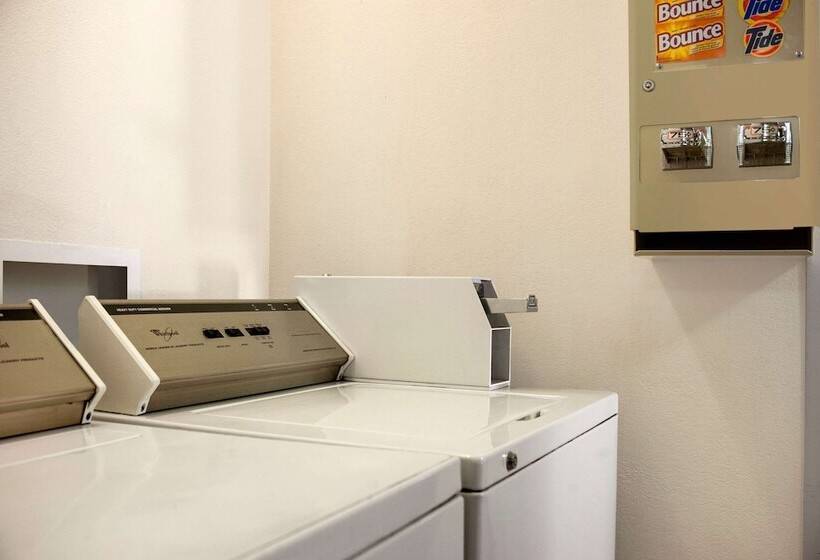 فندق Super 8 By Wyndham Peoria East