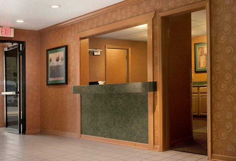 فندق Super 8 By Wyndham Peoria East