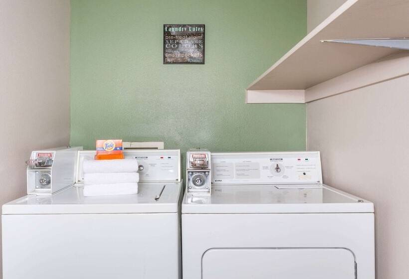 فندق Super 8 By Wyndham Rock Springs