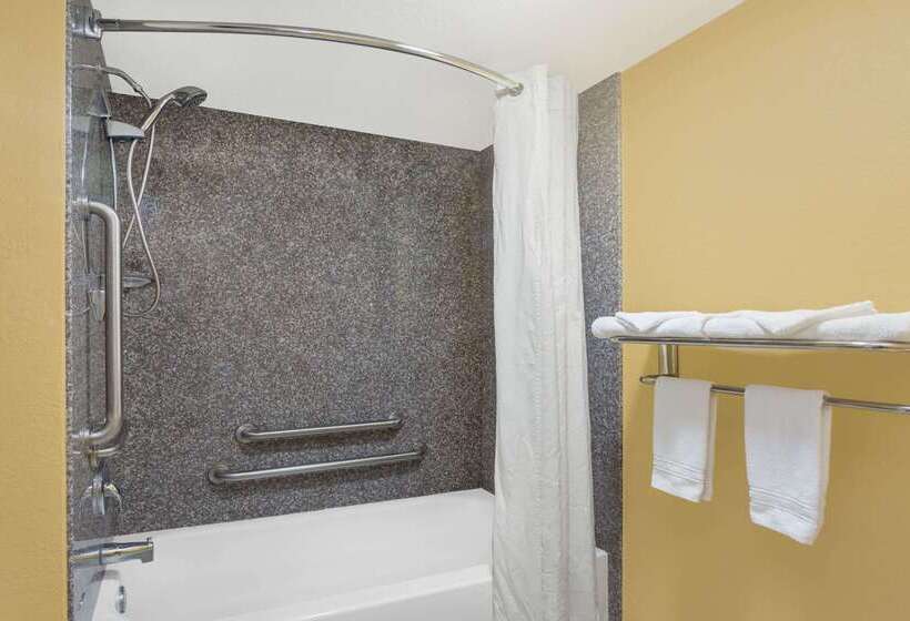 فندق Super 8 By Wyndham Sarasota Near Siesta Key