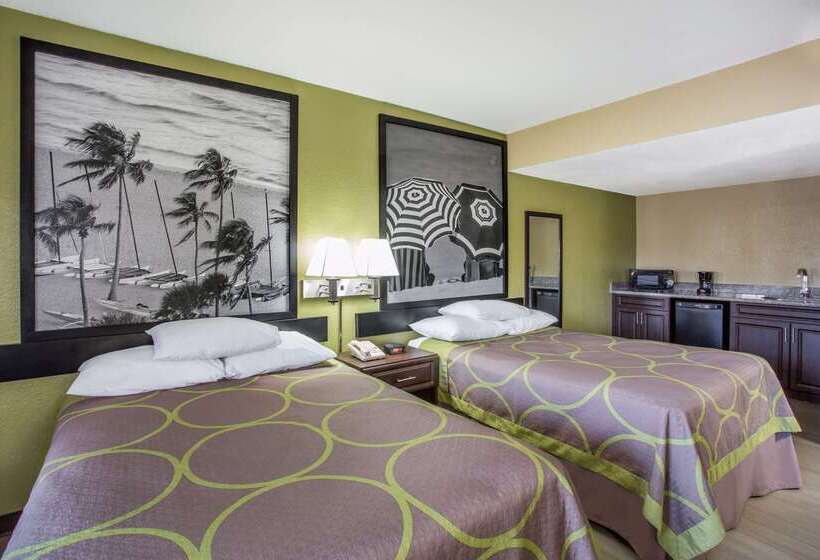 فندق Super 8 By Wyndham Sarasota Near Siesta Key