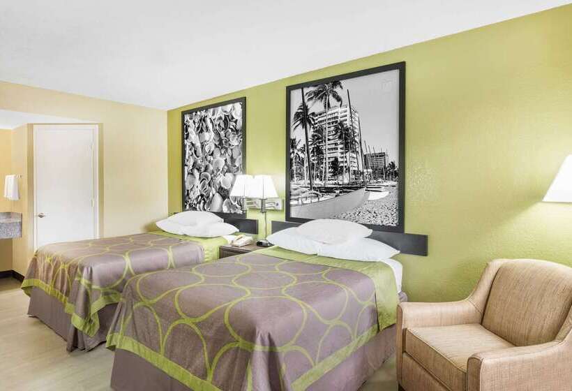 فندق Super 8 By Wyndham Sarasota Near Siesta Key