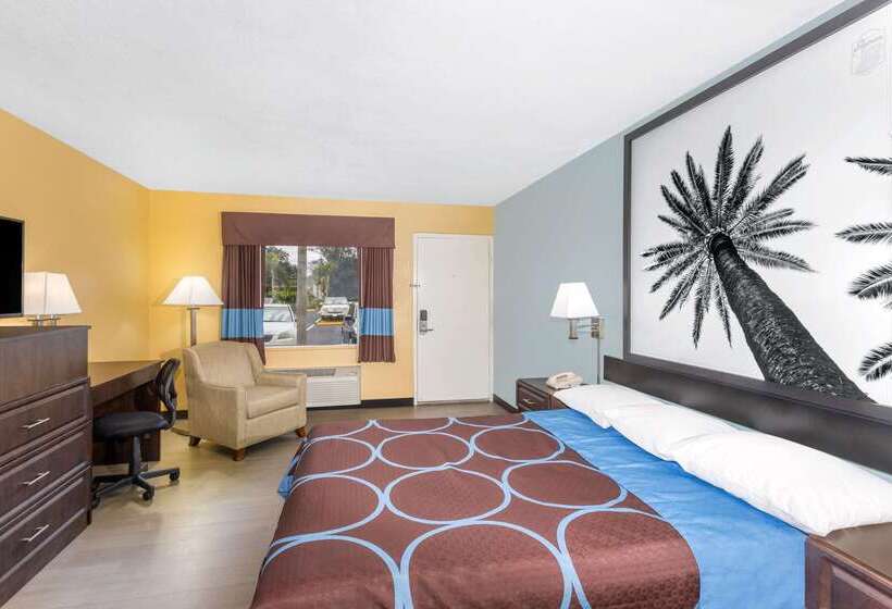 فندق Super 8 By Wyndham Sarasota Near Siesta Key