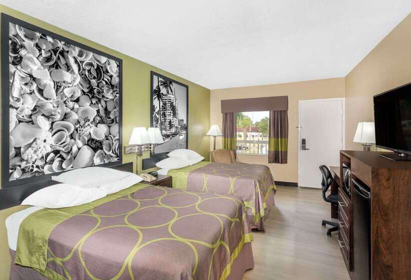 فندق Super 8 By Wyndham Sarasota Near Siesta Key