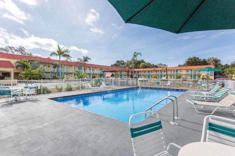 فندق Super 8 By Wyndham Sarasota Near Siesta Key