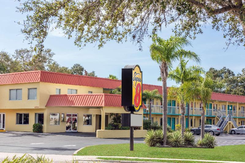 فندق Super 8 By Wyndham Sarasota Near Siesta Key